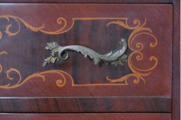 中古　六本木アピス(APIS)取り扱い　イタリア最高級家具　MARCONI ARTE(マルコーニ アルテ)　象嵌装飾が芸術品のような存在感を放つチェスト　定価約46万円　(R-086317)