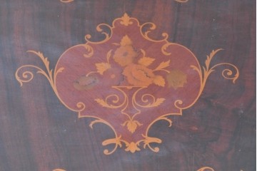 中古　六本木アピス(APIS)取り扱い　イタリア最高級家具　MARCONI ARTE(マルコーニ アルテ)　象嵌装飾が芸術品のような存在感を放つチェスト　定価約46万円　(R-086317)