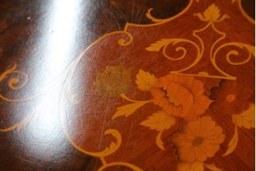 中古　六本木アピス(APIS)取り扱い　イタリア最高級家具　MARCONI ARTE(マルコーニ アルテ)　象嵌装飾が芸術品のような存在感を放つチェスト　定価約46万円　(R-086317)
