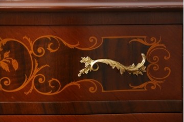 中古　六本木アピス(APIS)取り扱い　イタリア最高級家具　MARCONI ARTE(マルコーニ アルテ)　象嵌装飾が芸術品のような存在感を放つチェスト　定価約46万円　(R-086317)