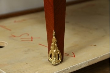 中古　六本木アピス(APIS)取り扱い　イタリア最高級家具　MARCONI ARTE(マルコーニ アルテ)　象嵌装飾が芸術品のような存在感を放つチェスト　定価約46万円　(R-086317)