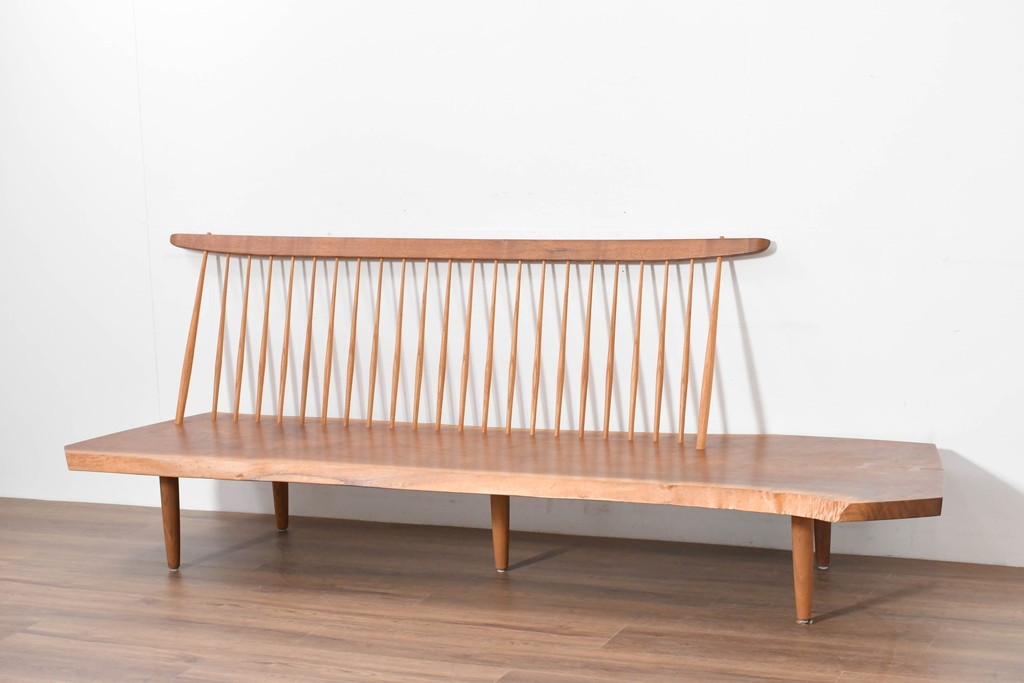 中古　ジョージ・ナカシマ(George Nakashima)　素材を活かした造形が魅力のコノイドベンチ　(R-086319)