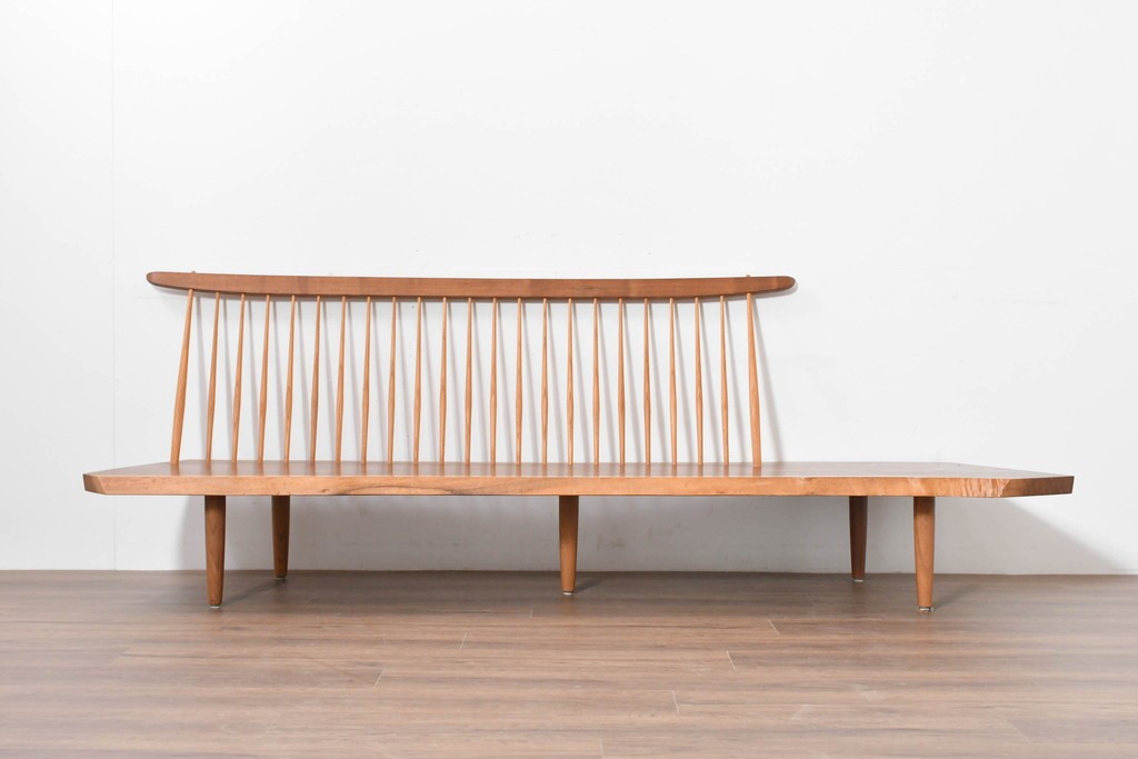 中古　ジョージ・ナカシマ(George Nakashima)　素材を活かした造形が魅力のコノイドベンチ　(R-086319)
