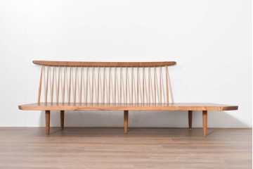 中古　ジョージ・ナカシマ(George Nakashima)　素材を活かした造形が魅力のコノイドベンチ　(R-086319)