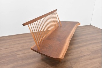 中古　ジョージ・ナカシマ(George Nakashima)　素材を活かした造形が魅力のコノイドベンチ　(R-086319)