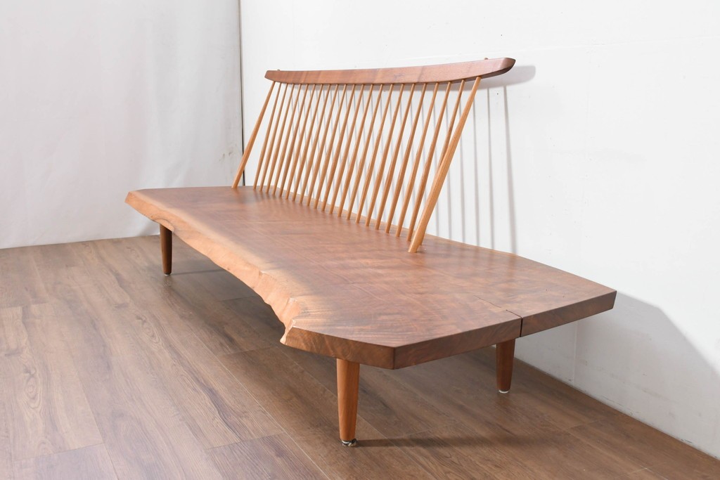 中古　ジョージ・ナカシマ(George Nakashima)　素材を活かした造形が魅力のコノイドベンチ　(R-086319)