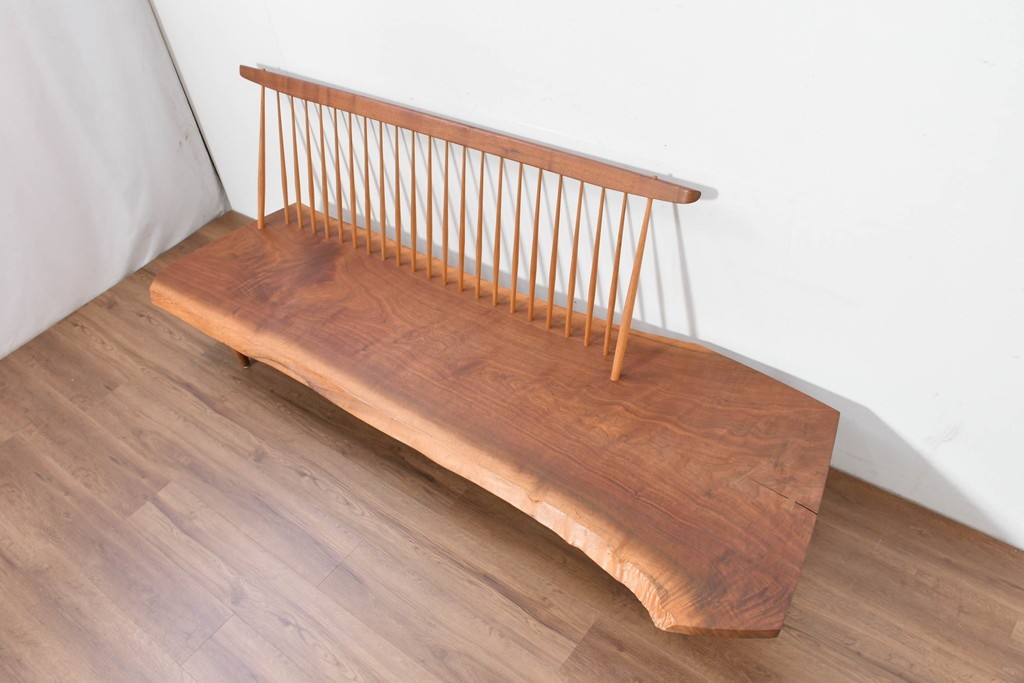 中古　ジョージ・ナカシマ(George Nakashima)　素材を活かした造形が魅力のコノイドベンチ　(R-086319)
