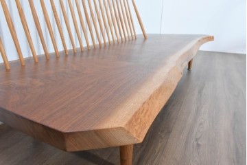中古　ジョージ・ナカシマ(George Nakashima)　素材を活かした造形が魅力のコノイドベンチ　(R-086319)