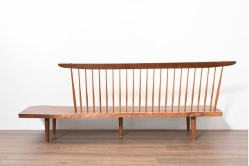 中古　ジョージ・ナカシマ(George Nakashima)　素材を活かした造形が魅力のコノイドベンチ　(R-086319)