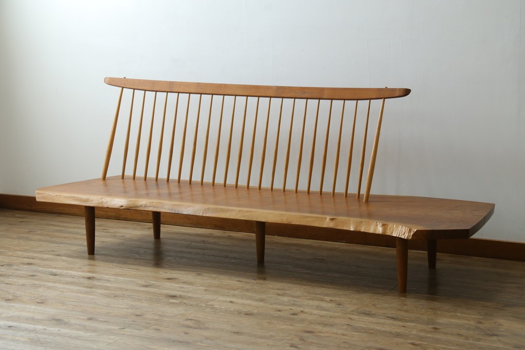 中古　ジョージ・ナカシマ(George Nakashima)　素材を活かした造形が魅力のコノイドベンチ　(R-086319)