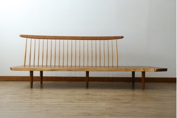 中古　ジョージ・ナカシマ(George Nakashima)　素材を活かした造形が魅力のコノイドベンチ　(R-086319)