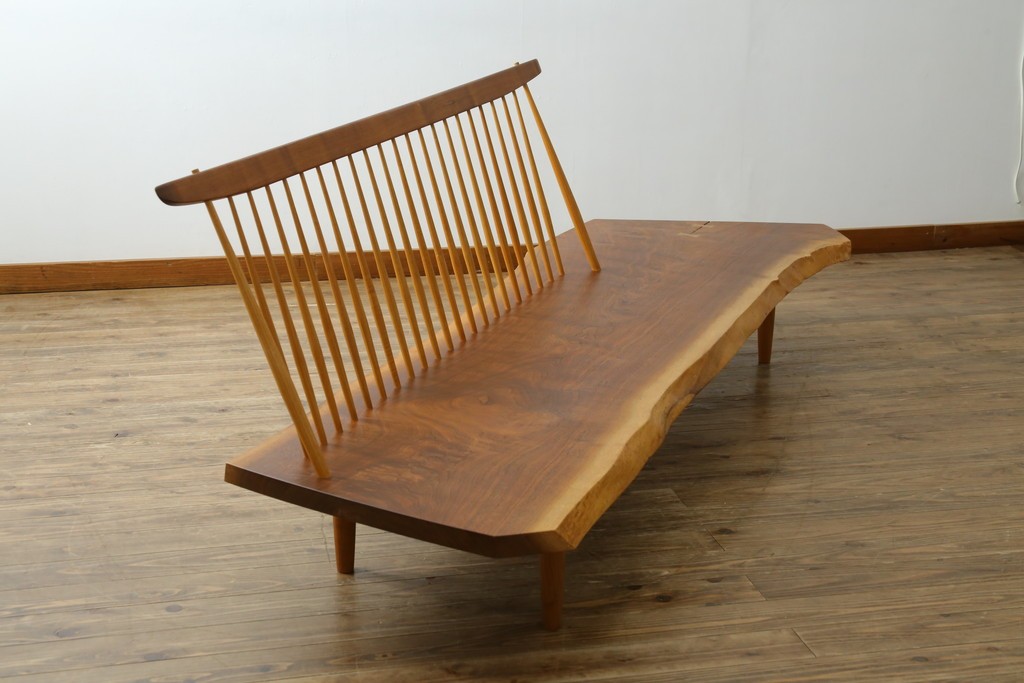 中古　ジョージ・ナカシマ(George Nakashima)　素材を活かした造形が魅力のコノイドベンチ　(R-086319)