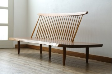 中古　ジョージ・ナカシマ(George Nakashima)　素材を活かした造形が魅力のコノイドベンチ　(R-086319)