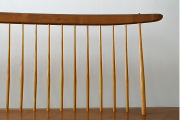 中古　ジョージ・ナカシマ(George Nakashima)　素材を活かした造形が魅力のコノイドベンチ　(R-086319)