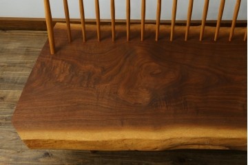 中古　ジョージ・ナカシマ(George Nakashima)　素材を活かした造形が魅力のコノイドベンチ　(R-086319)