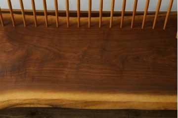 中古　ジョージ・ナカシマ(George Nakashima)　素材を活かした造形が魅力のコノイドベンチ　(R-086319)