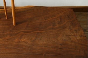 中古　ジョージ・ナカシマ(George Nakashima)　素材を活かした造形が魅力のコノイドベンチ　(R-086319)