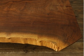 中古　ジョージ・ナカシマ(George Nakashima)　素材を活かした造形が魅力のコノイドベンチ　(R-086319)