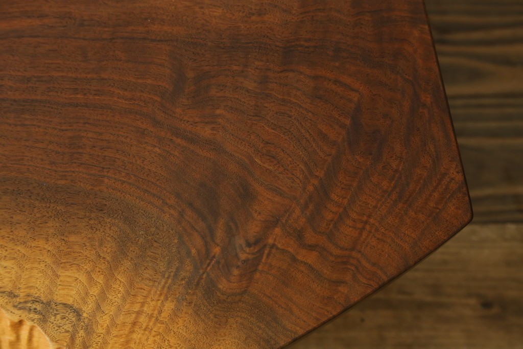 中古　ジョージ・ナカシマ(George Nakashima)　素材を活かした造形が魅力のコノイドベンチ　(R-086319)