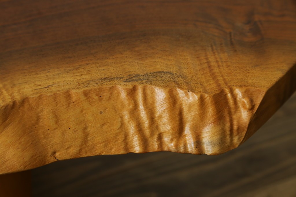 中古　ジョージ・ナカシマ(George Nakashima)　素材を活かした造形が魅力のコノイドベンチ　(R-086319)
