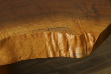 中古　ジョージ・ナカシマ(George Nakashima)　素材を活かした造形が魅力のコノイドベンチ　(R-086319)