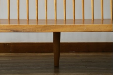 中古　ジョージ・ナカシマ(George Nakashima)　素材を活かした造形が魅力のコノイドベンチ　(R-086319)