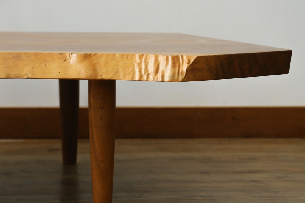 中古　ジョージ・ナカシマ(George Nakashima)　素材を活かした造形が魅力のコノイドベンチ　(R-086319)