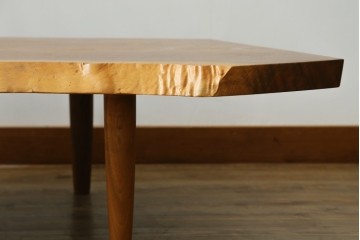 中古　ジョージ・ナカシマ(George Nakashima)　素材を活かした造形が魅力のコノイドベンチ　(R-086319)