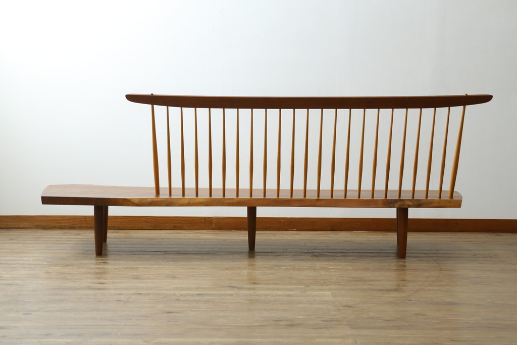中古　ジョージ・ナカシマ(George Nakashima)　素材を活かした造形が魅力のコノイドベンチ　(R-086319)