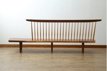 中古　ジョージ・ナカシマ(George Nakashima)　素材を活かした造形が魅力のコノイドベンチ　(R-086319)