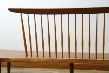 中古　ジョージ・ナカシマ(George Nakashima)　素材を活かした造形が魅力のコノイドベンチ　(R-086319)