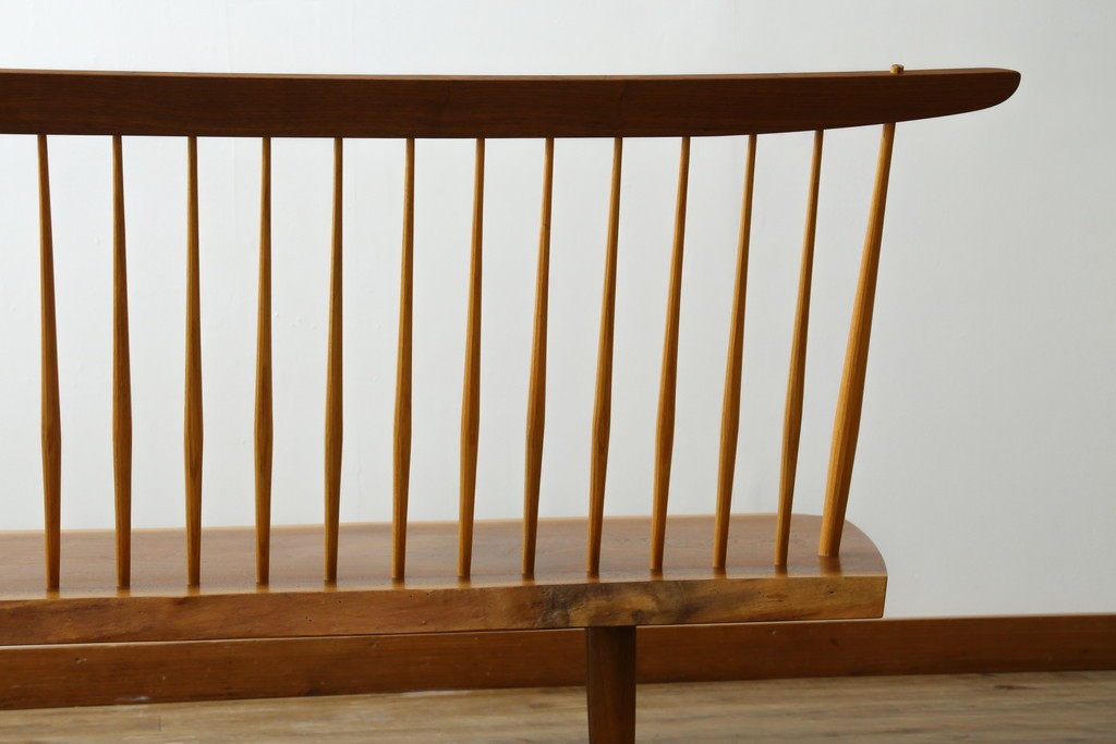 中古　ジョージ・ナカシマ(George Nakashima)　素材を活かした造形が魅力のコノイドベンチ　(R-086319)