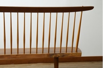中古　ジョージ・ナカシマ(George Nakashima)　素材を活かした造形が魅力のコノイドベンチ　(R-086319)