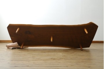 中古　ジョージ・ナカシマ(George Nakashima)　素材を活かした造形が魅力のコノイドベンチ　(R-086319)