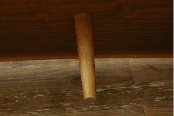 中古　ジョージ・ナカシマ(George Nakashima)　素材を活かした造形が魅力のコノイドベンチ　(R-086319)