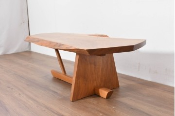 中古　ジョージ・ナカシマ(George Nakashima)　ウォールナット材　素材を活かした造形が魅力のミングレンII(MINGURENII)コーヒーテーブル　(R-086320)