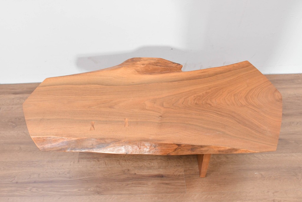中古　ジョージ・ナカシマ(George Nakashima)　ウォールナット材　素材を活かした造形が魅力のミングレンII(MINGURENII)コーヒーテーブル　(R-086320)