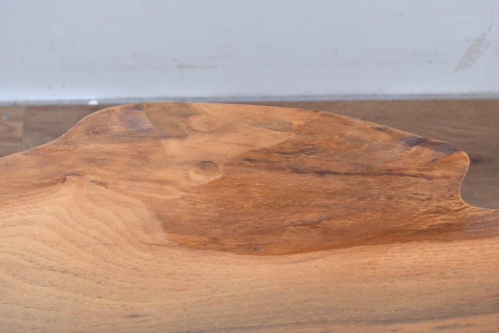 中古　ジョージ・ナカシマ(George Nakashima)　ウォールナット材　素材を活かした造形が魅力のミングレンII(MINGURENII)コーヒーテーブル　(R-086320)