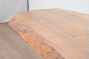 中古　ジョージ・ナカシマ(George Nakashima)　ウォールナット材　素材を活かした造形が魅力のミングレンII(MINGURENII)コーヒーテーブル　(R-086320)