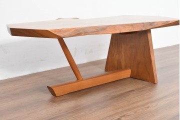 中古　ジョージ・ナカシマ(George Nakashima)　ウォールナット材　素材を活かした造形が魅力のミングレンII(MINGURENII)コーヒーテーブル　(R-086320)