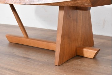 中古　ジョージ・ナカシマ(George Nakashima)　ウォールナット材　素材を活かした造形が魅力のミングレンII(MINGURENII)コーヒーテーブル　(R-086320)