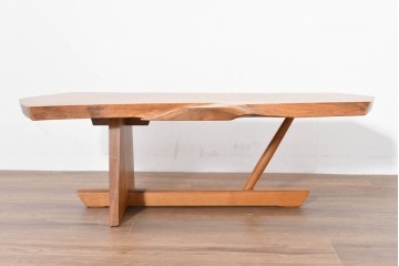 中古　ジョージ・ナカシマ(George Nakashima)　ウォールナット材　素材を活かした造形が魅力のミングレンII(MINGURENII)コーヒーテーブル　(R-086320)
