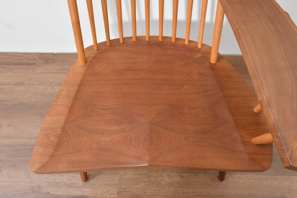 中古　ジョージ・ナカシマ(George Nakashima)　ウォールナット材　LOUNGE ARM(ラウンジアーム)　One Arm(ワンアーム・片肘)　CN103　左アーム付きラウンジチェア　(R-086321)