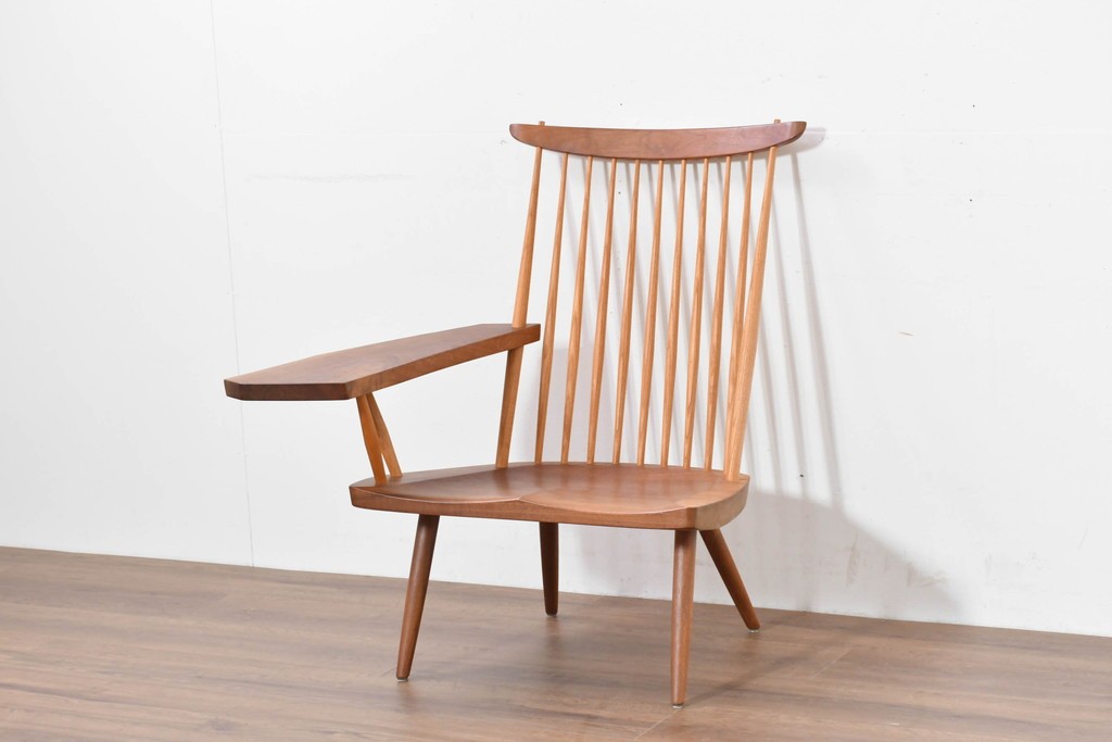 中古　ジョージ・ナカシマ(George Nakashima)　ウォールナット材　LOUNGE ARM(ラウンジアーム)　One Arm(ワンアーム・片肘)　CN103　右アーム付きラウンジチェア　(R-086322)