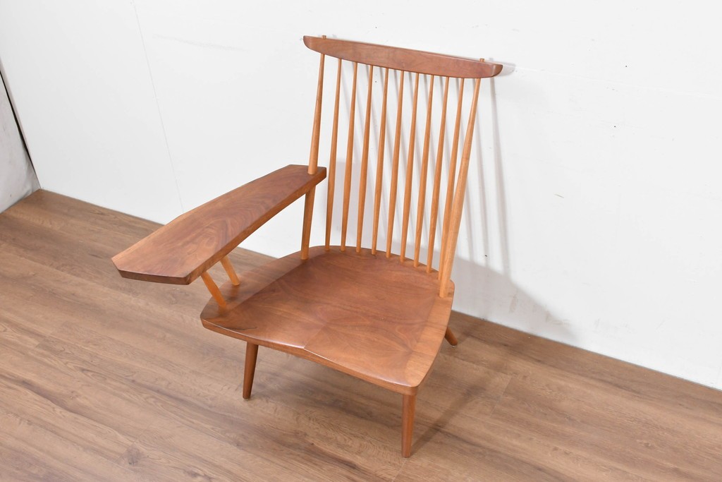 中古　ジョージ・ナカシマ(George Nakashima)　ウォールナット材　LOUNGE ARM(ラウンジアーム)　One Arm(ワンアーム・片肘)　CN103　右アーム付きラウンジチェア　(R-086322)
