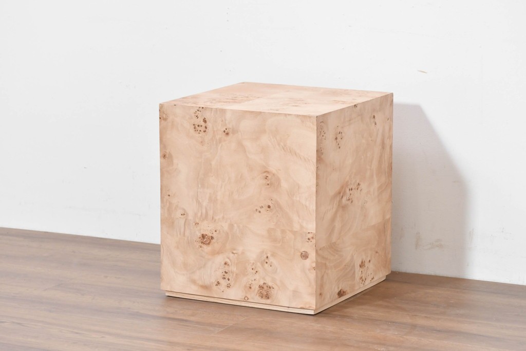 中古　美品　ZARA HOME(ザラホーム)　根木　端正なキューブフォルムのサイドテーブル　(R-086324)