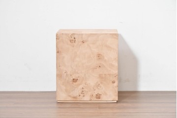 中古　美品　ZARA HOME(ザラホーム)　根木　端正なキューブフォルムのサイドテーブル　(R-086324)