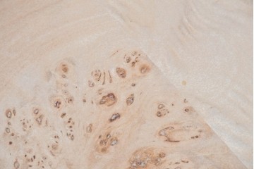 中古　美品　ZARA HOME(ザラホーム)　根木　端正なキューブフォルムのサイドテーブル　(R-086324)