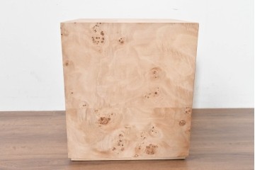 中古　美品　ZARA HOME(ザラホーム)　根木　端正なキューブフォルムのサイドテーブル　(R-086324)