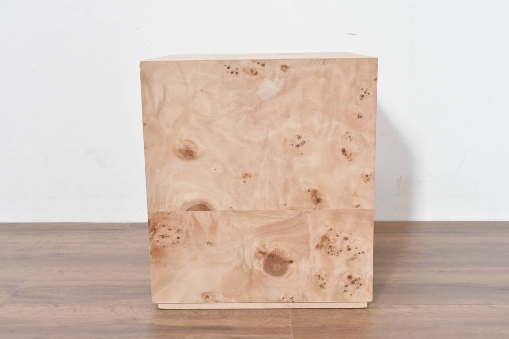 中古　美品　ZARA HOME(ザラホーム)　根木　端正なキューブフォルムのサイドテーブル　(R-086324)